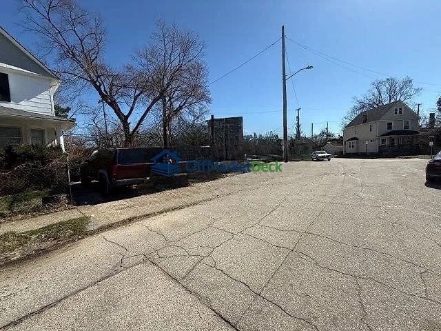 Off-market house in Cleveland, Ohio — 3 beds, 1 bath, $55,000 — photo 3 of 8
