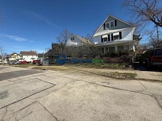Off-market house in Cleveland, Ohio — 3 beds, 1 bath, $55,000 — photo 4 of 8