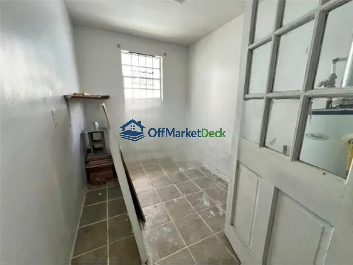 Off-market house in New Orleans, Louisiana — 4 beds, 2 baths, $115,000 — photo 7 of 7