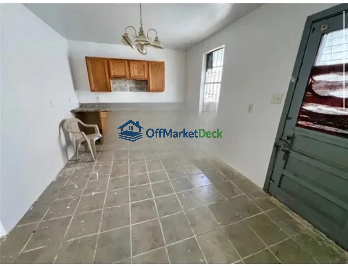 Off-market house in New Orleans, Louisiana — 4 beds, 2 baths, $115,000 — photo 3 of 7