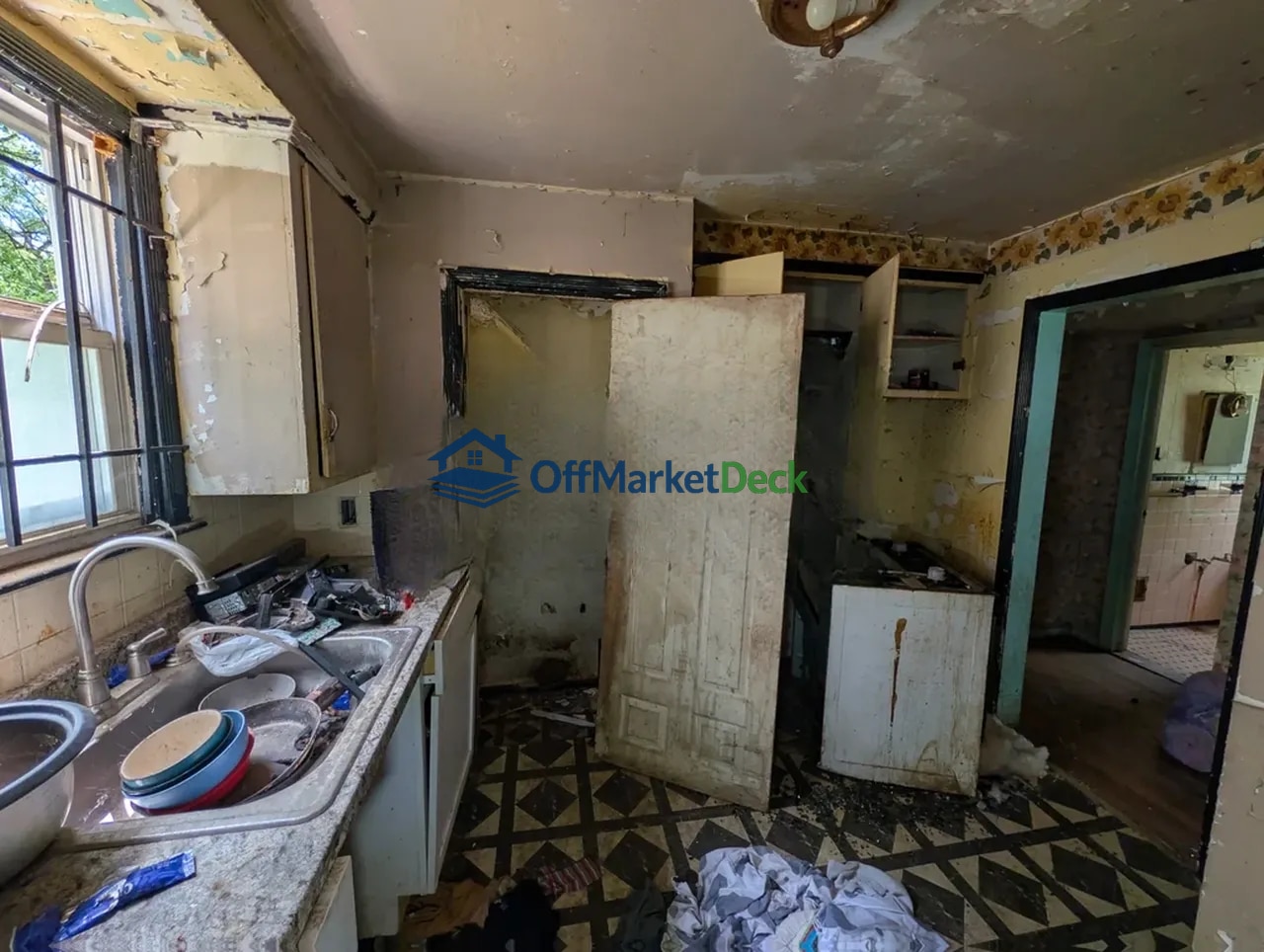 Off-market house in Detroit, Michigan — 3 beds, 1 bath, $21,490 — photo 6 of 8