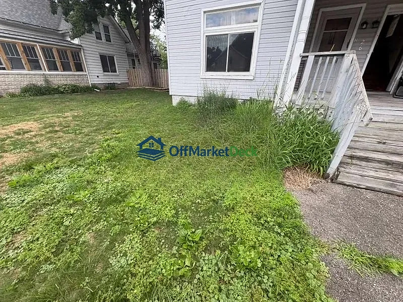 Off-market multi family in Mount Clemens, Michigan — 4 beds, 2 baths, $129,900 — photo 5 of 8