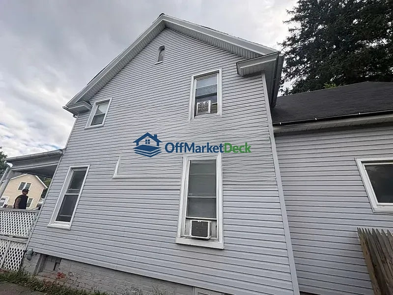 Off-market multi family in Mount Clemens, Michigan — 4 beds, 2 baths, $129,900 — photo 2 of 8