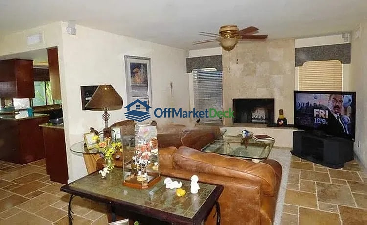 Off-market house in Scottsdale, Arizona — 4 beds, 4 baths, $1,099,000 — photo 3 of 8