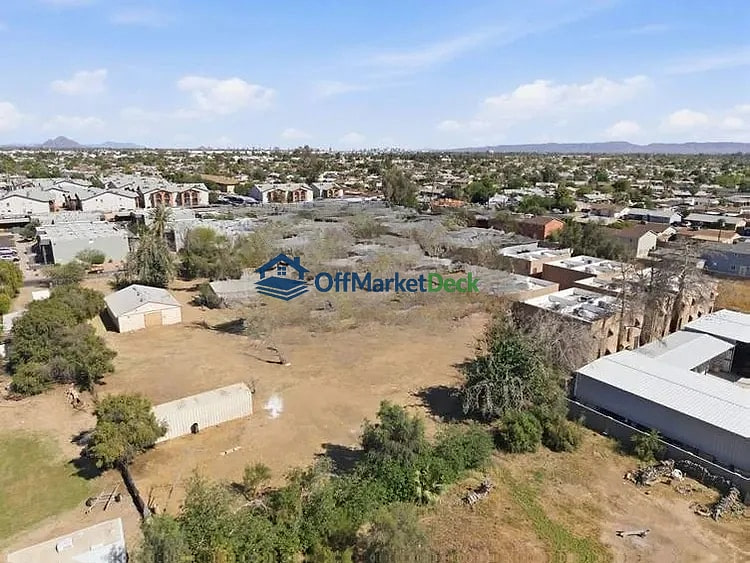 Off-market house in Glendale, Arizona — 2 beds, 1 bath, $185,000 — photo 6 of 8