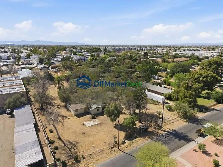 Off-market house in Glendale, Arizona — 2 beds, 1 bath, $185,000 — photo 3 of 8