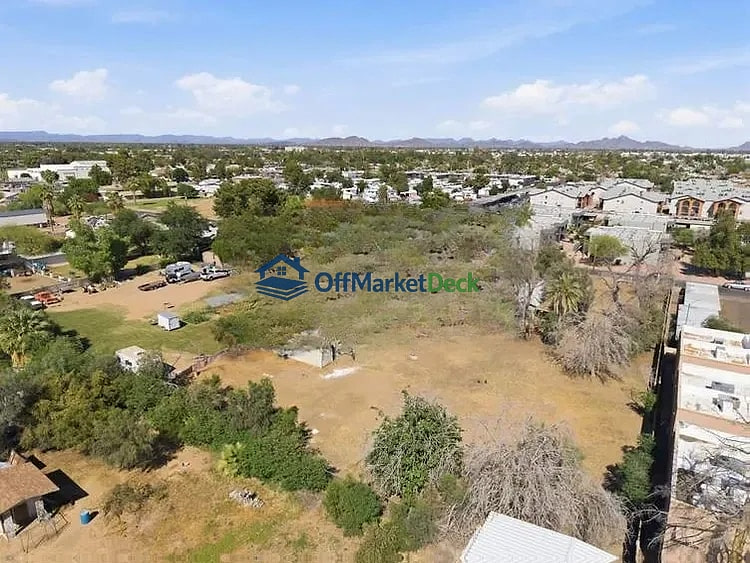 Off-market house in Glendale, Arizona — 2 beds, 1 bath, $185,000 — photo 4 of 8