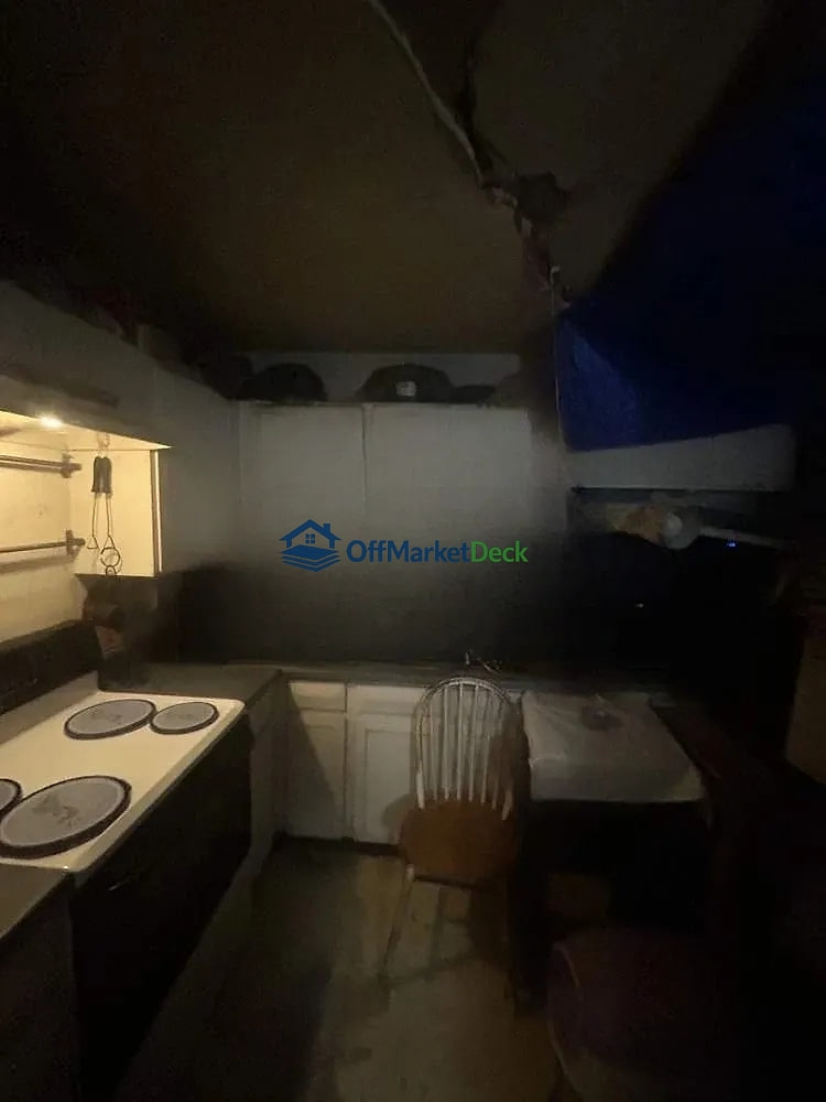 Off-market house in Mesa, Arizona — 3 beds, 1 bath, $229,000 — photo 4 of 8