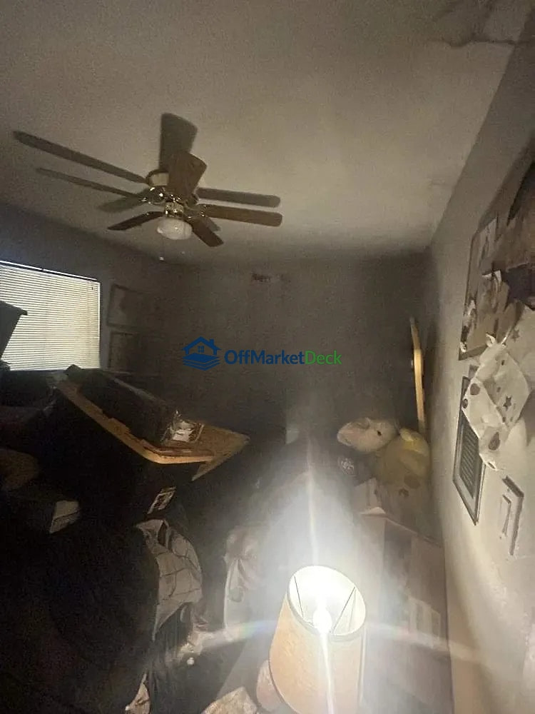 Off-market house in Mesa, Arizona — 3 beds, 1 bath, $229,000 — photo 3 of 8
