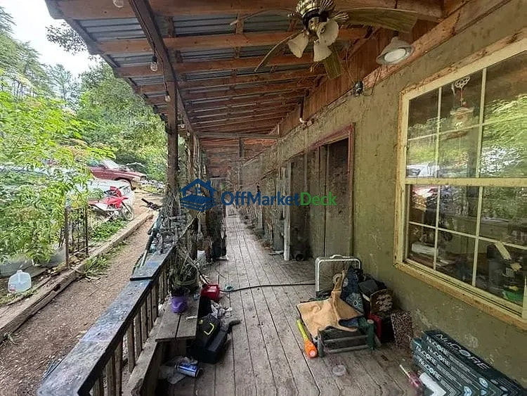 Off-market house in Sevierville, Tennessee — 3 beds, 2 baths, $299,000 — photo 7 of 8