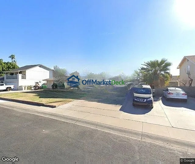 Off-market house in Glendale, Arizona — 4 beds, 3 baths, $322,000 — photo 2 of 3