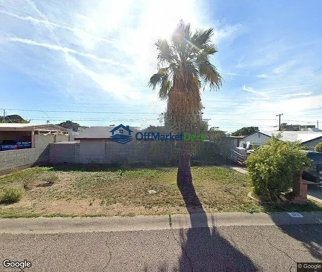 Off-market house in Phoenix, Arizona — 3 beds, 1 bath, $274,000 — photo 2 of 3