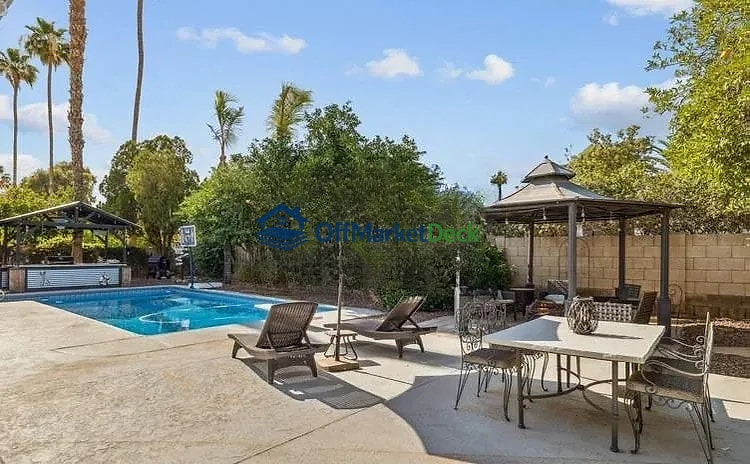 Off-market house in Scottsdale, Arizona — 3 beds, 2 baths, $850,000 — photo 2 of 8