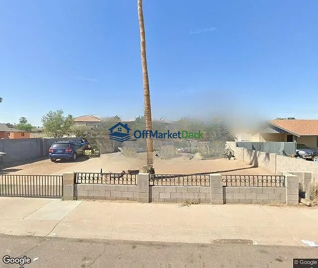 Off-market house in Phoenix, Arizona — 3 beds, 2 baths, $255,000 — photo 2 of 3