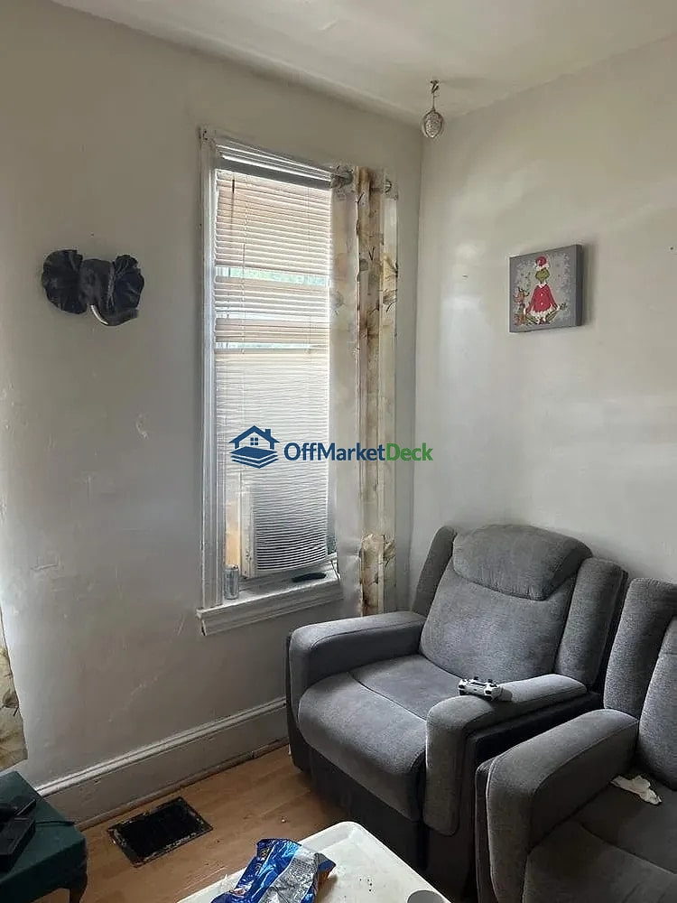 Off-market house in Philadelphia, Pennsylvania — 3 beds, 2 baths, $80,000 — photo 4 of 8
