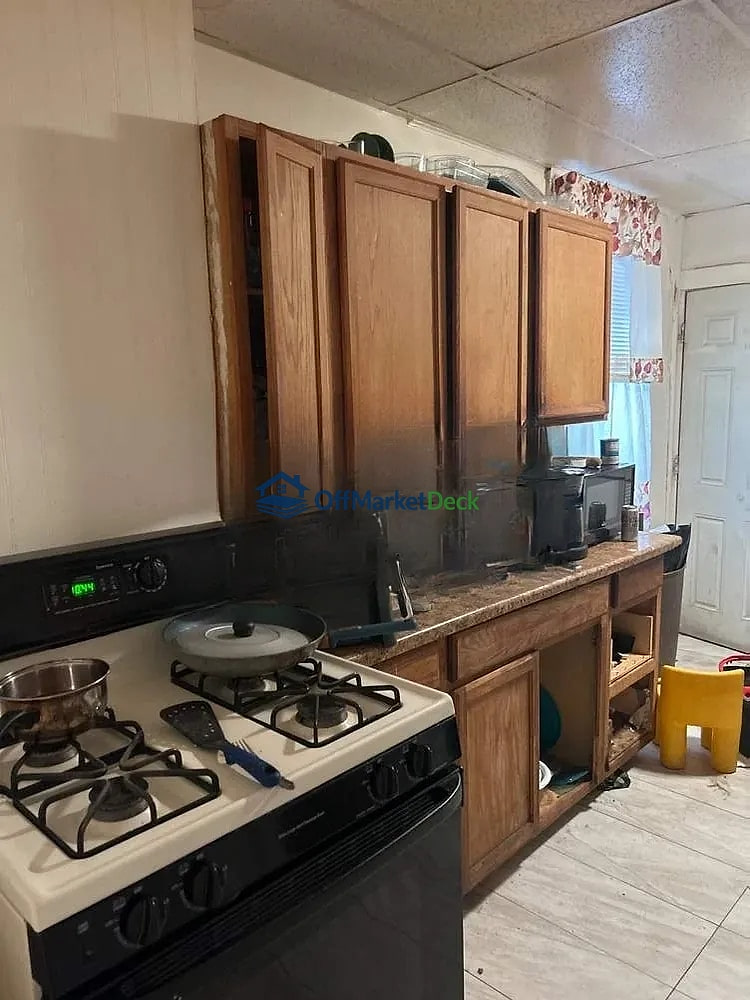 Off-market house in Philadelphia, Pennsylvania — 3 beds, 2 baths, $80,000 — photo 5 of 8