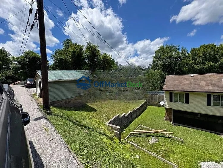 Off-market house in Harlan, Kentucky — 4 beds, 1 bath, $24,000 — photo 3 of 8
