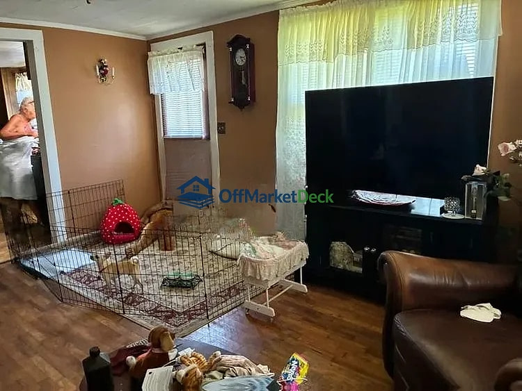 Off-market house in Trenton, Tennessee — 2 beds, 1 bath, $43,700 — photo 8 of 8