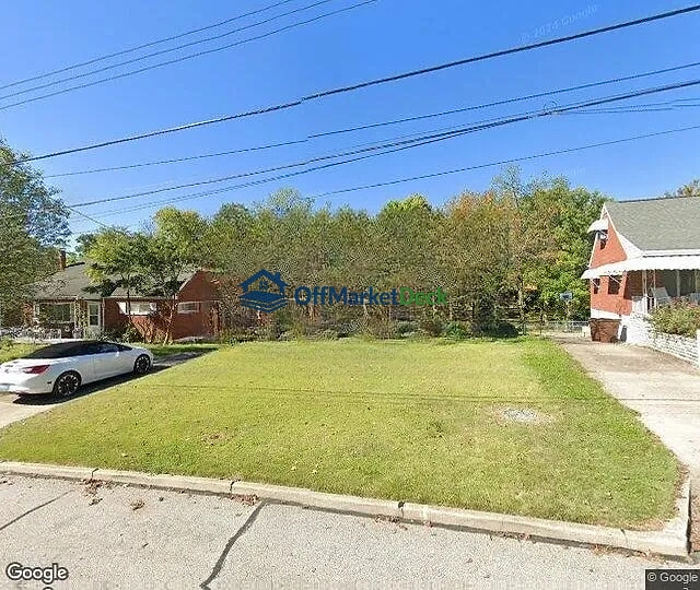 Off-market house in Florence, Kentucky — 4 beds, 2 baths, $270,000 — photo 3 of 3