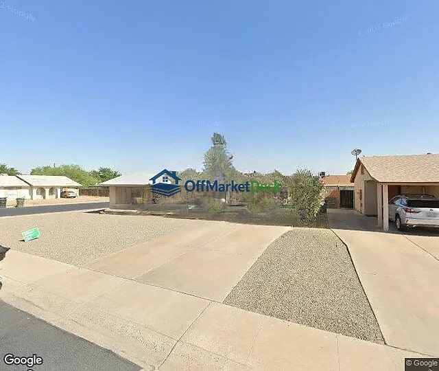 Off-market house in Tempe, Arizona — 3 beds, 2 baths, $305,000 — photo 2 of 3