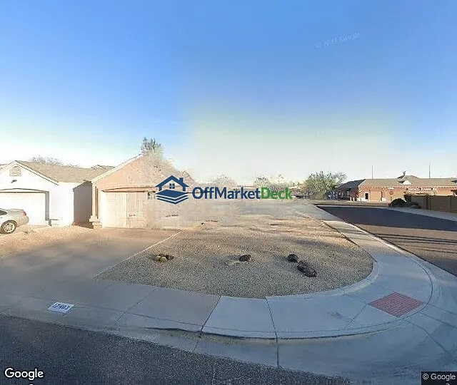 Off-market house in Phoenix, Arizona — 3 beds, 2 baths, $290,000 — photo 2 of 3