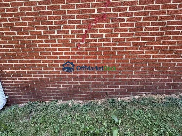 Off-market house in Bristol, Tennessee — 3 beds, 1 bath, $150,000 — photo 3 of 8