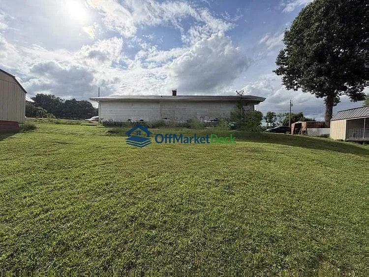 Off-market house in Fall Branch, Tennessee — 3 beds, 1 bath, $135,000 — photo 5 of 8