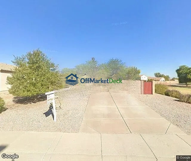 Off-market house in San Tan Valley, Arizona — 4 beds, 2 baths, $293,000 — photo 2 of 3