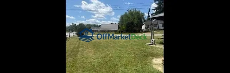 Off-market house in Roanoke, Virginia — 3 beds, 2 baths, $94,000 — photo 2 of 8