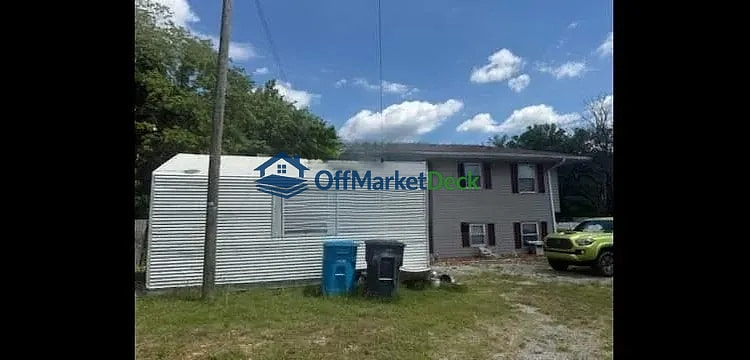 Off-market house in Roanoke, Virginia — 3 beds, 2 baths, $94,000 — photo 5 of 8