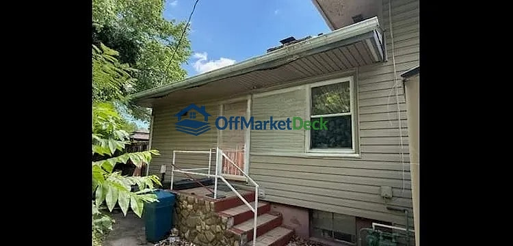 Off-market house in Roanoke, Virginia — 3 beds, 2 baths, $94,000 — photo 7 of 8