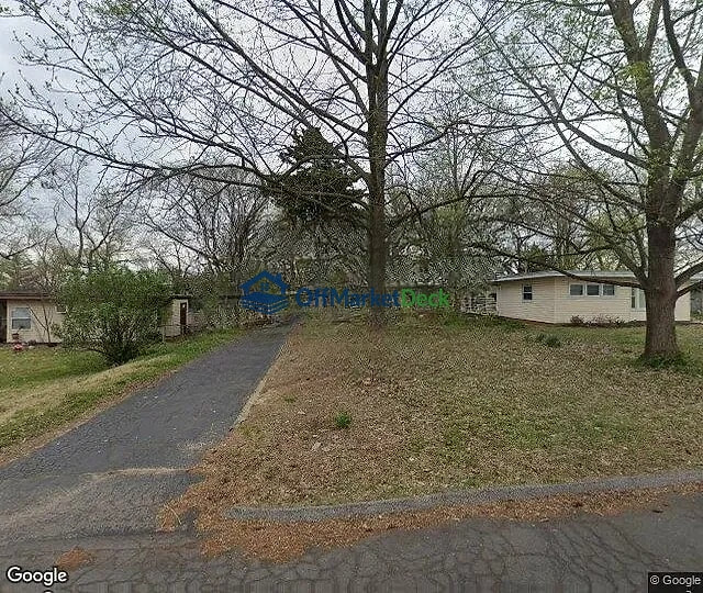 Off-market house in Florissant, Missouri — 2 beds, 1 bath, $99,900 — photo 2 of 3