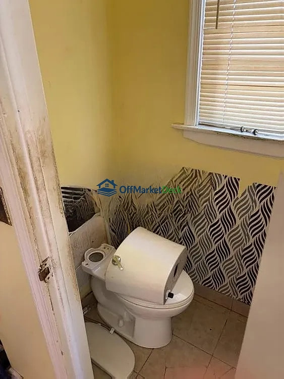 Off-market house in Neptune City, New Jersey — 3 beds, 1 bath, $330,000 — photo 7 of 8
