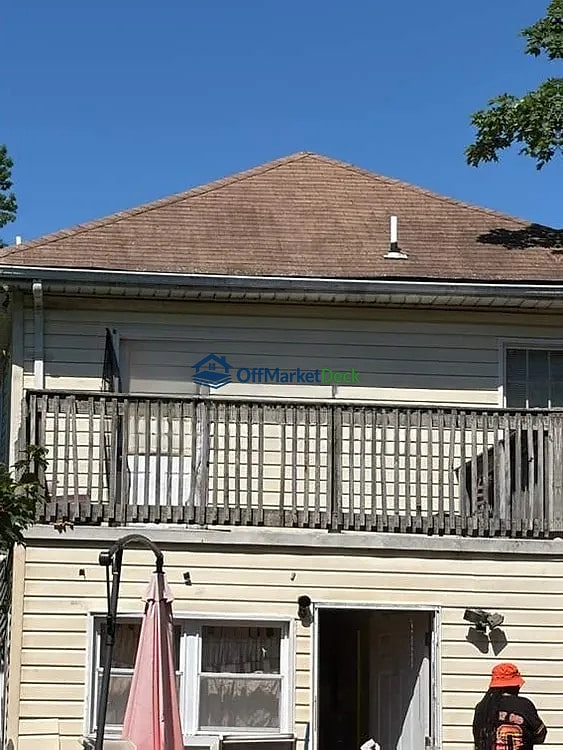 Off-market house in Neptune City, New Jersey — 3 beds, 1 bath, $330,000 — photo 3 of 8