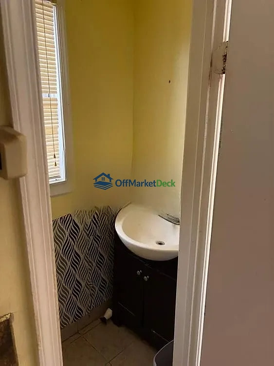 Off-market house in Neptune City, New Jersey — 3 beds, 1 bath, $330,000 — photo 8 of 8