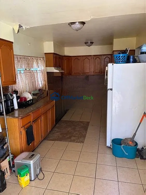 Off-market house in Neptune City, New Jersey — 3 beds, 1 bath, $330,000 — photo 6 of 8