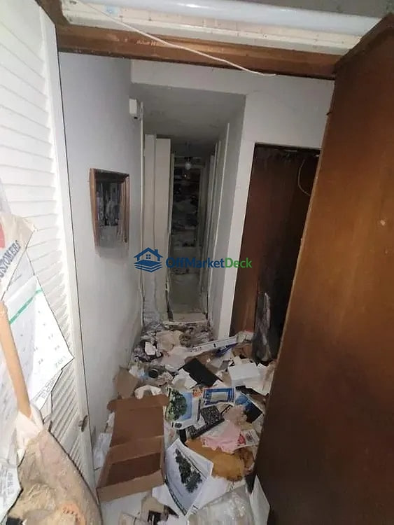 Off-market house in Irving, Texas — 3 beds, 2 baths, $150,000 — photo 8 of 8