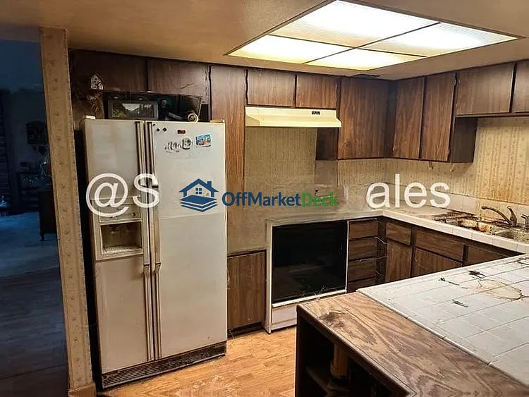 Off-market house in Citrus Heights, California — 3 beds, 2 baths, $325,000 — photo 4 of 8