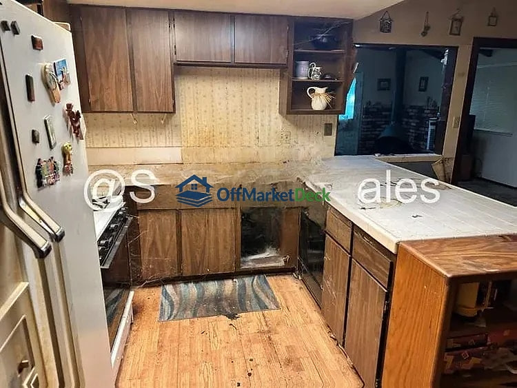 Off-market house in Citrus Heights, California — 3 beds, 2 baths, $325,000 — photo 3 of 8