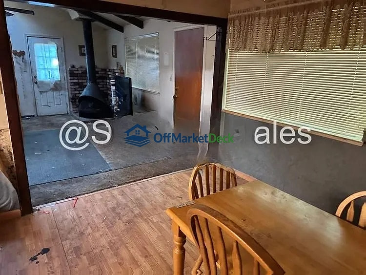 Off-market house in Citrus Heights, California — 3 beds, 2 baths, $325,000 — photo 5 of 8