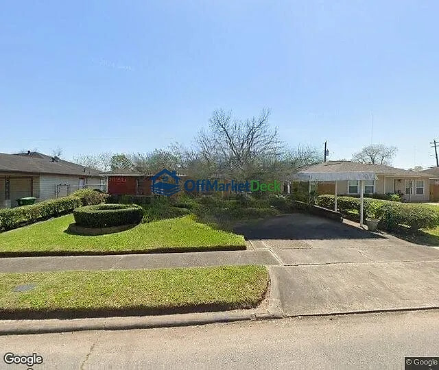 Off-market house in Houston, Texas — 3 beds, 2 baths, $139,900 — photo 3 of 3