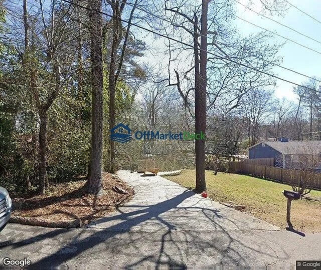 Off-market house in Mableton, Georgia — 3 beds, 2 baths, $200,000 — photo 2 of 3