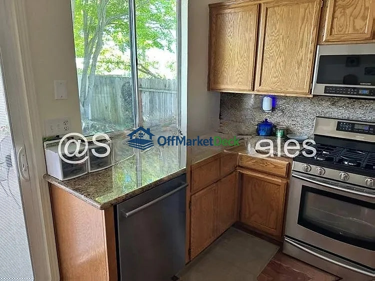 Off-market house in Folsom, California — 3 beds, 2 baths, $475,000 — photo 3 of 8