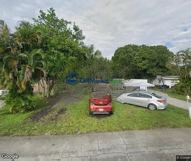 Off-market house in Vero Beach, Florida — 3 beds, 2 baths, $235,000 — photo 3 of 3