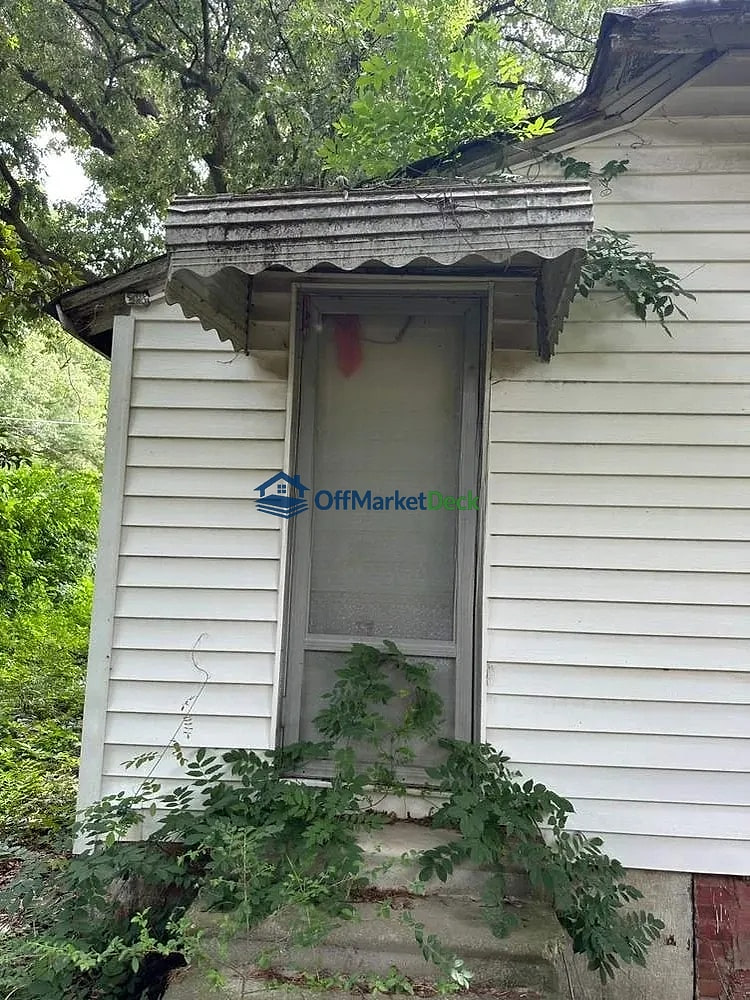 Off-market house in Humboldt, Tennessee — 2 beds, 1 bath, $18,000 — photo 8 of 8