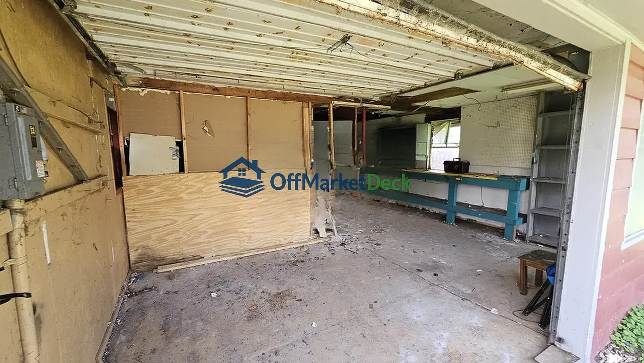 Off-market house in Warren, Michigan — 2 beds, 1 bath, $59,900 — photo 8 of 8