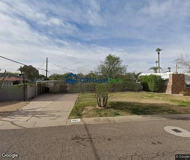 Off-market house in Phoenix, Arizona — 3 beds, 2 baths, $399,990 — photo 2 of 3