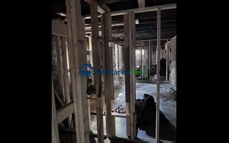 Off-market house in Baltimore, Maryland — 5 beds, 3 baths, $95,000 — photo 6 of 8