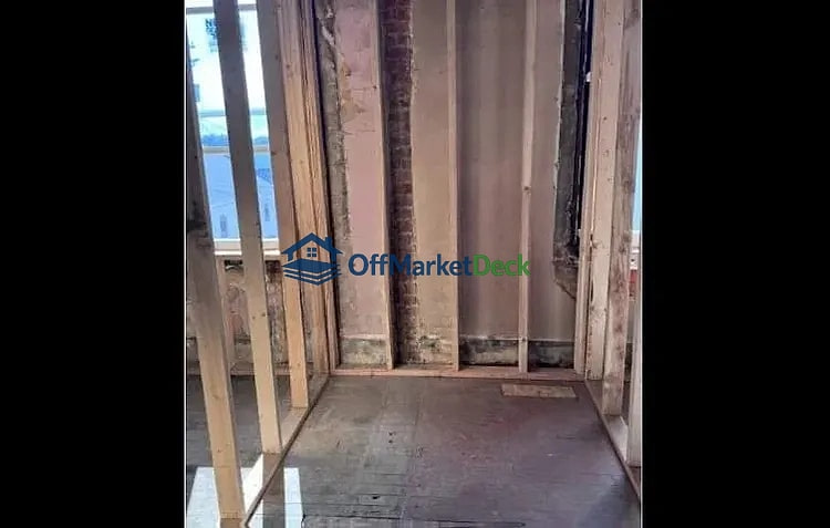 Off-market house in Baltimore, Maryland — 5 beds, 3 baths, $95,000 — photo 4 of 8