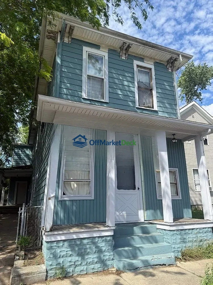 Off-market house in Springfield, Ohio — 4 beds, 2 baths, $70,000 — photo 2 of 8